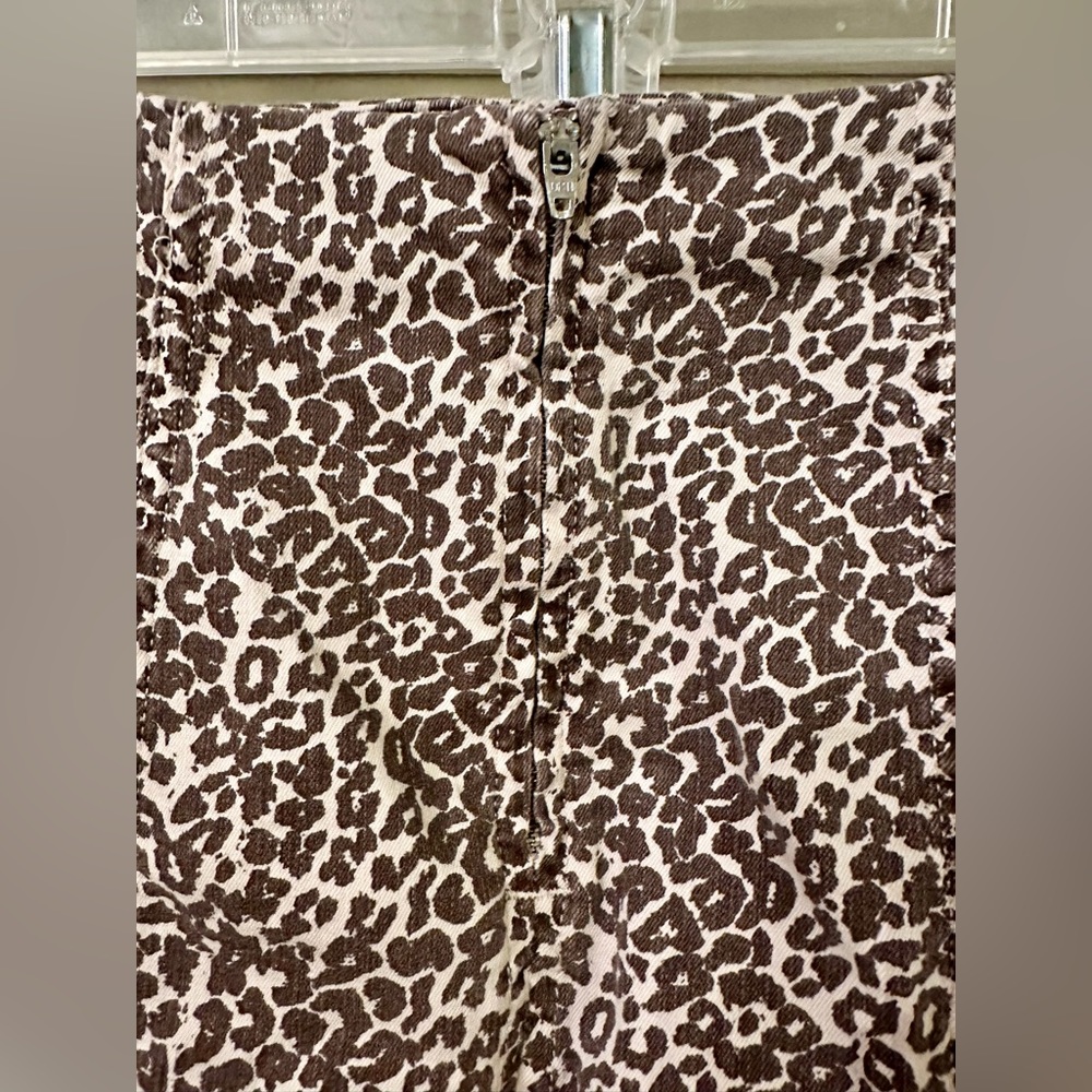 Free People - Modern Femme Novelty Mini Denim Skirt in Leopard Print! - Picture 8 of 8